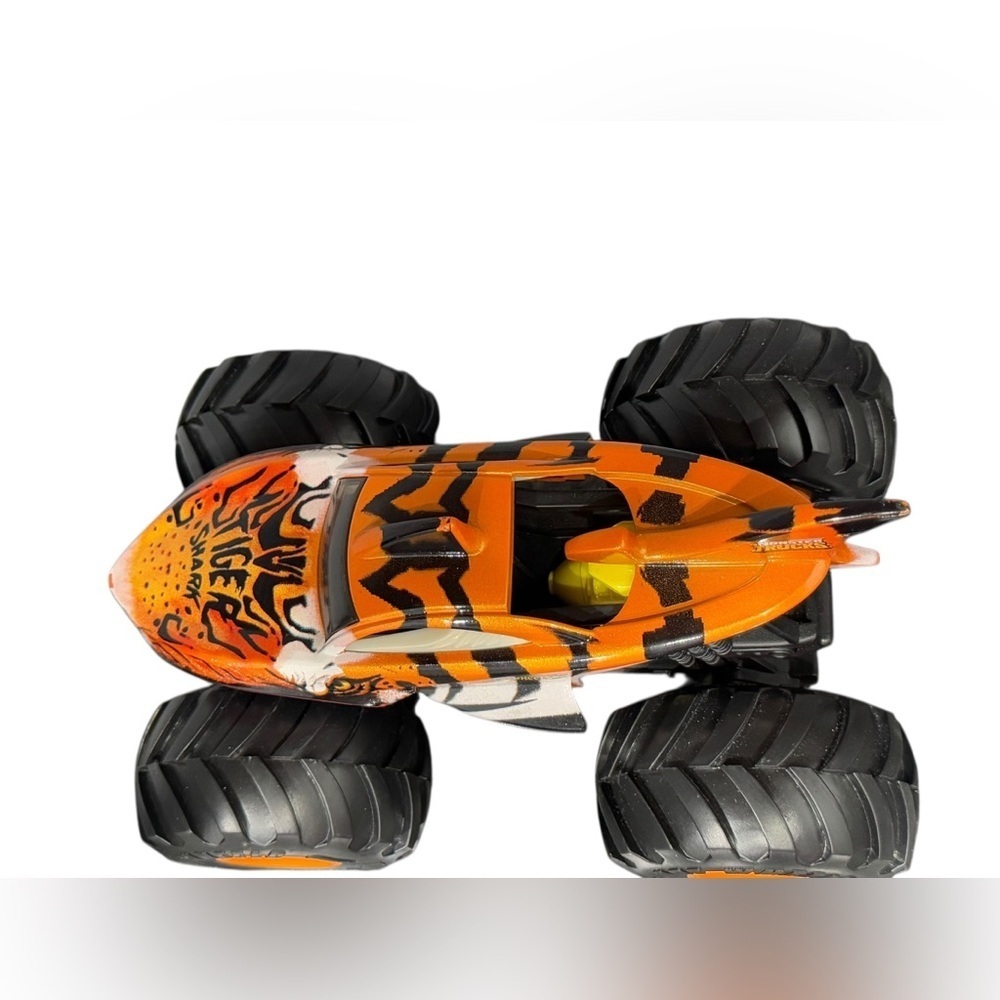 Hot Wheels Tiger Shark 1:24 Diecast Monster Truck - Picture 7 of 9